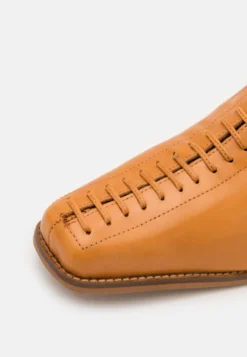 Holzweiler Mimmi Clackers - Sabots - Camel -Magasin De Chaussures Mode Pour Femmes 7582970c9424495cbc3aa20a779d5d4d scaled