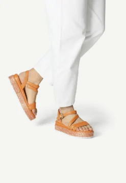 Nouvelles versions 1 Marco Tozzi Sandales Compensées - Mango