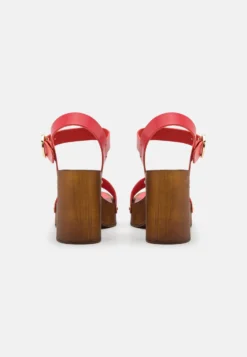 MAX & Co. Sabots - Rosso -Magasin De Chaussures Mode Pour Femmes 9e394a2f6f6d4782a53c3fad511078f5 scaled