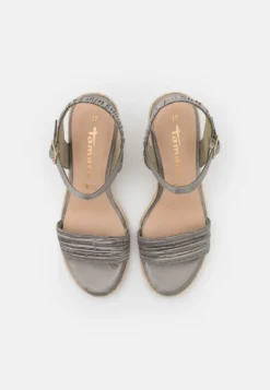 Tamaris Sandales Compensées - Emerald Pleats -Magasin De Chaussures Mode Pour Femmes a35759d30c3143d587e52065d5412c5c scaled