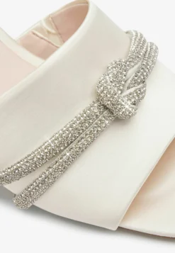 Next Forever Comfort Wedding Bow Standard - Mules À Talons - Ivory White -Magasin De Chaussures Mode Pour Femmes b0294f09d53c493e91ba7fdf60a65077 scaled