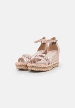 Marco Tozzi By Guido Maria Kretschmer - Sandales Compensées - Powder 8 Marco Tozzi By Guido Maria Kretschmer - Sandales Compensées - Powder -Magasin De Chaussures Mode Pour Femmes d1811299105344e889bf430dd8e10f73 scaled