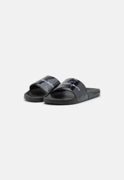 Calvin Klein Jeans Slide Monogram - Mules - Metallic Blue 8 Calvin Klein Jeans Slide Monogram - Mules - Metallic Blue -Magasin De Chaussures Mode Pour Femmes d89287cf9fd7429b9dc50f87b9468a4f scaled
