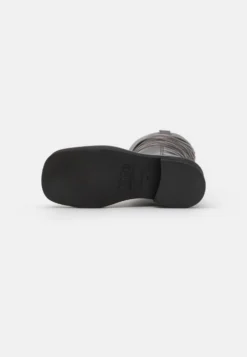 MM6 Maison Margiela Boot - Bottes À Plateau - Black -Magasin De Chaussures Mode Pour Femmes f357d4887b4e412e8150b6cbcb7855df scaled