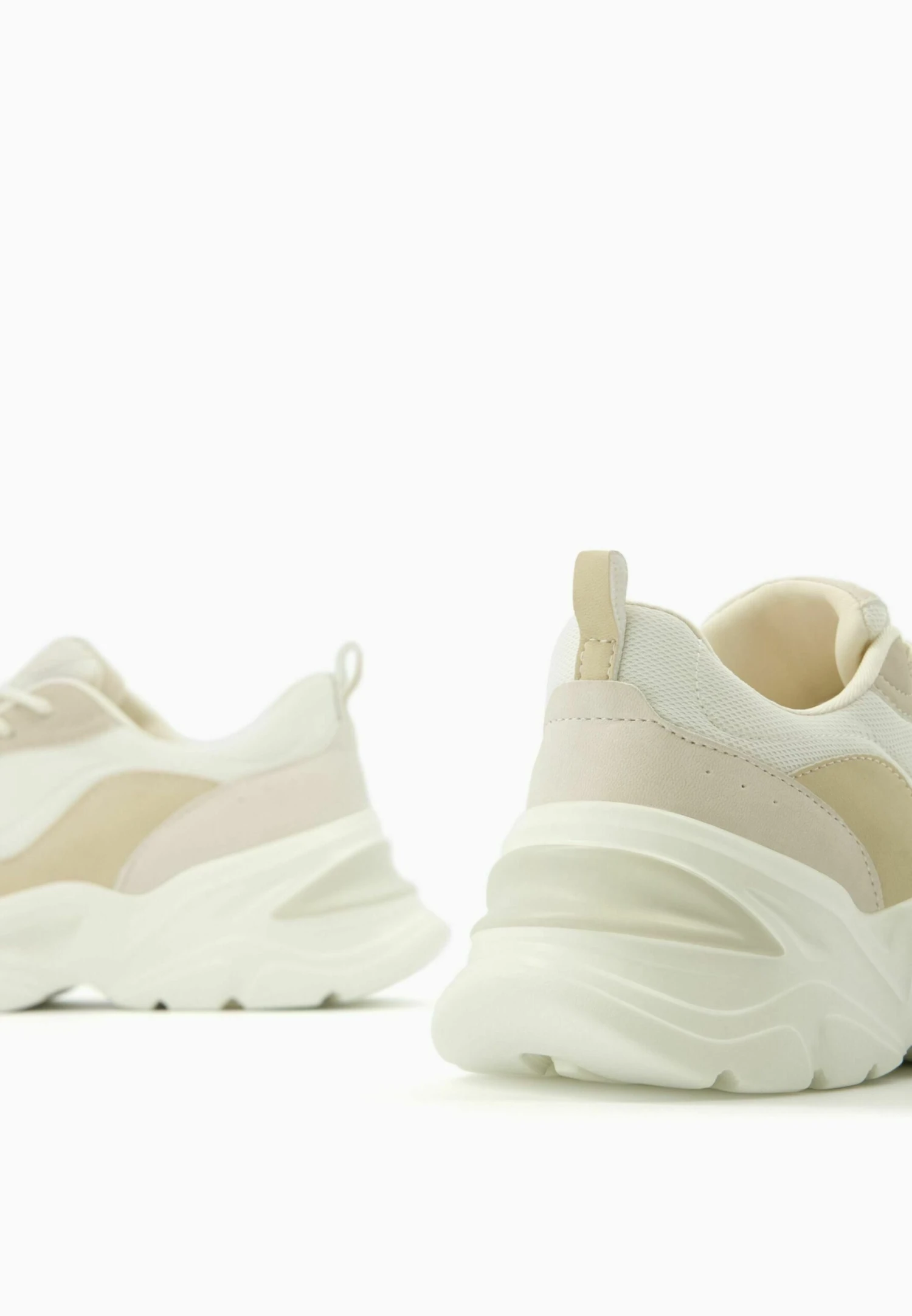 BERSHKA Detail - Contrast - Baskets Basses - Sand 7 BERSHKA Detail - Contrast - Baskets Basses - Sand – Image 7